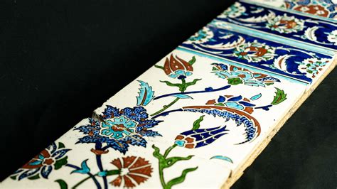 The Kütahya Tile Panel: A Marvelous Exploration of Turquoise and Geometric Intricacy!