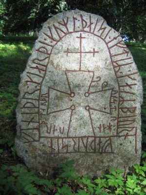 Den mystiska Ullerup Runestone – en triumf av tidig nordisk förnuftig symbolism!